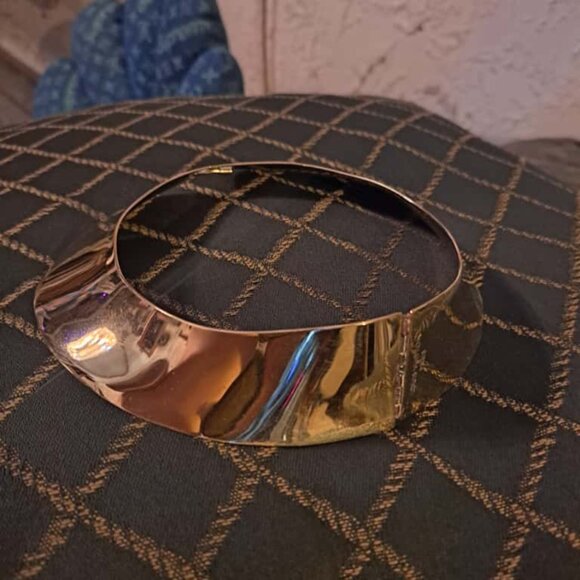 RARE Authentic Louis Vuitton Peter Pan Hide & Seek Gold-Plated Collar Necklace - Picture 7 of 9